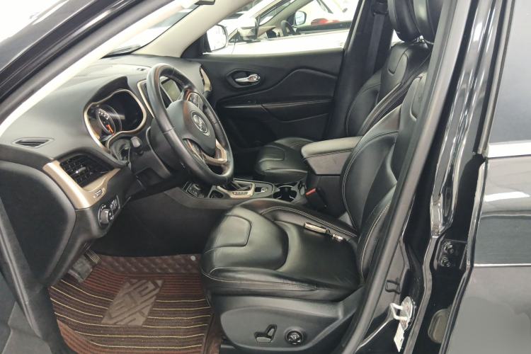 Used Jeep Cherokee 2016 2.0L Superior Edition
