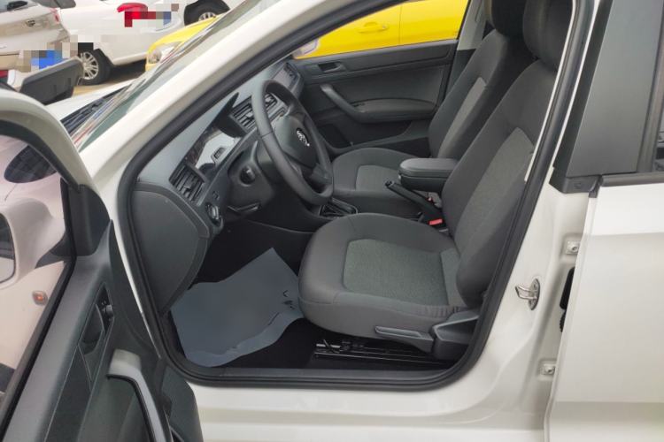 Used Skoda Rapid Spaceback 2016 Revised Version 1.6L Automatic Front-Drive Edition Left Front Seat