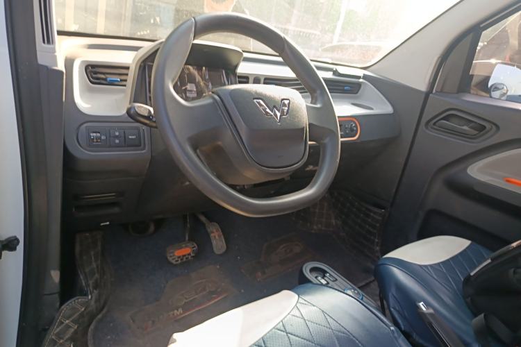 Used Wuling Hongguang MINIEV 2022 Zizai Version Lithium Iron Phosphate Center Console