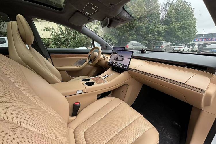 Used Hima Luxeed R7 2024 All-Electric 736 km Ultra Interior 8