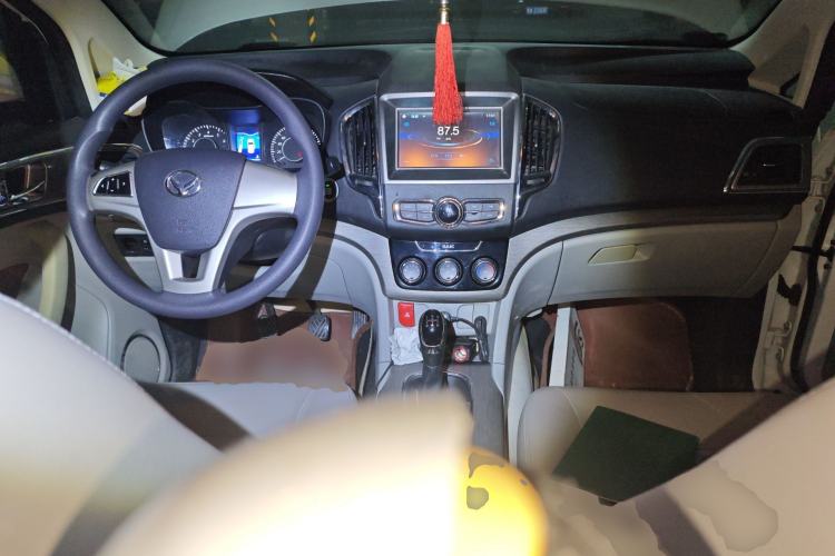 Used HYOSOW H3 2016 H3F 1.5L Manual Prestige Edition Center Console