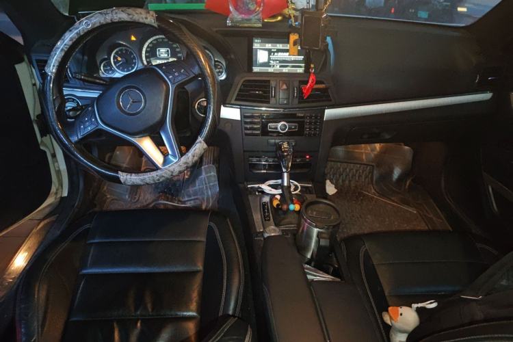 Used Mercedes-Benz E-Class 2011 E 260 CGI Coupe Center Console