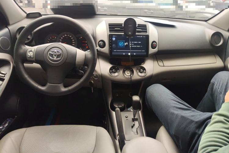 Used Toyota RAV4 2006 2.4 Luxury Model Center Console