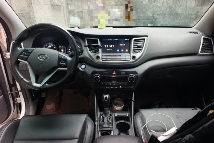 Used Hyundai Tucson 2015 1.6T Dual-Clutch Two-Wheel-Drive Smart Model Center Console
