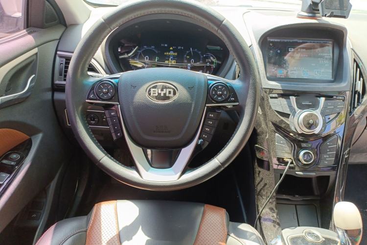 Used BYD Qin New Energy 2015 1.5T Dual-Crown Flagship Plus Edition
