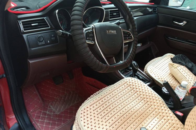 Used Lifan Auto Myway 2016 1.5L Automatic Smart Enjoyment Model Center Console