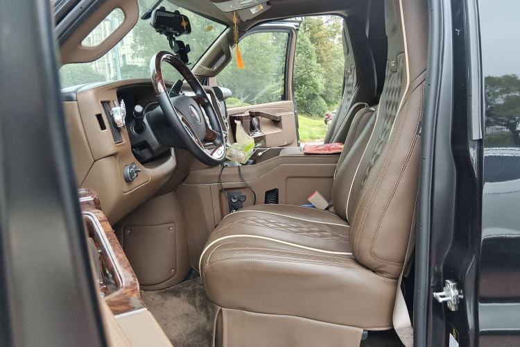 Used GMC SAVANA 2019 6.0L GL750 Elegant Sky Edition
