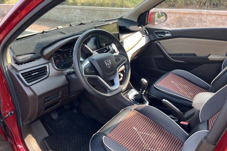 Used Baojun 310W 2017 1.5L Manual Fashion Model China V
