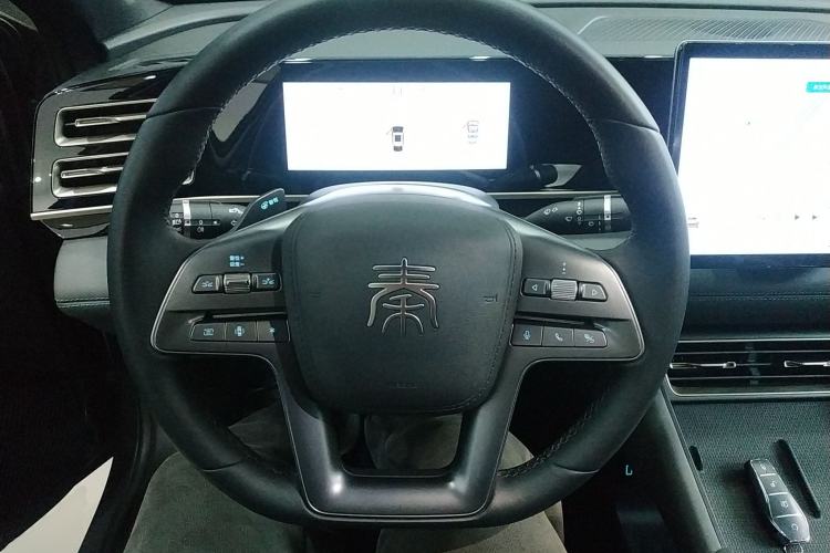 Used BYD Qin L 2025 DM-i Smart Drive 120KM Leading Model
