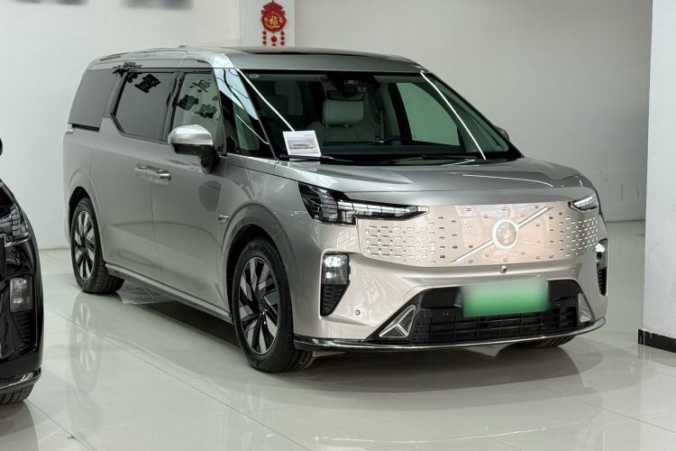 Used Volvo EM90 2025 Ultra Six-Seater
