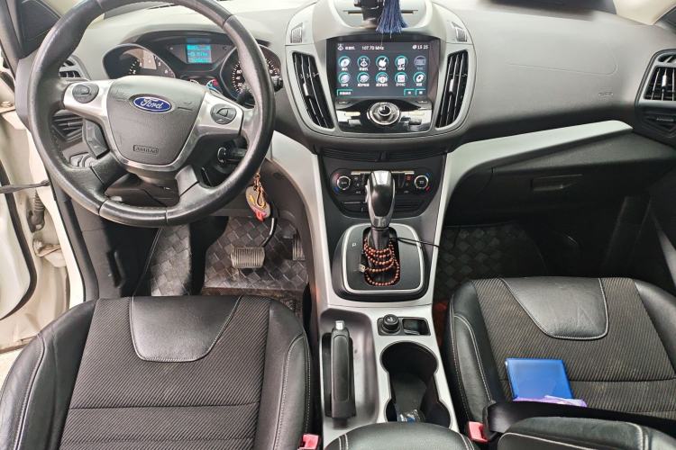 Used Ford Kuga 2013 1.6L GTDi Two-Wheel-Drive Trend Model Center Console