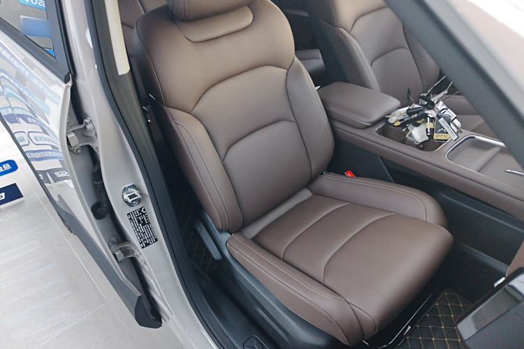 Used Wuling Xingguang 560 New Energy 2026 Model, Plug-in Hybrid, 125 km, Luxury Version Right Front Seat