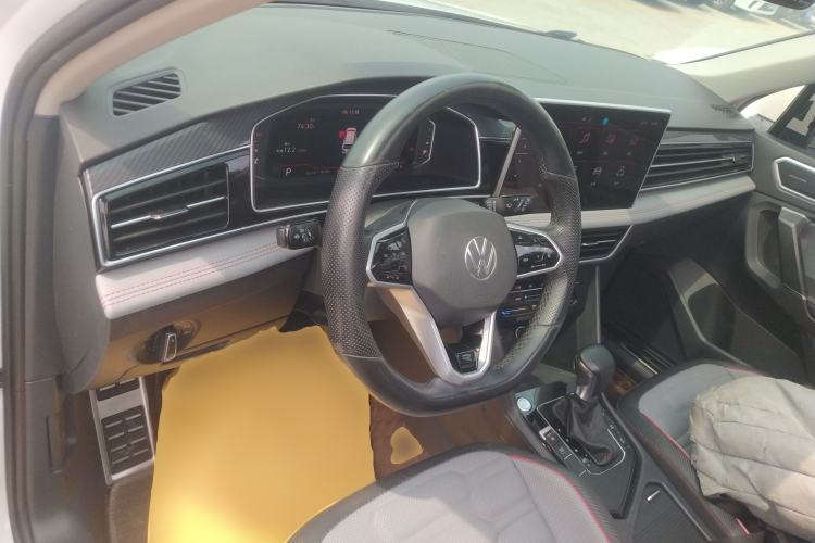 Used Volkswagen Tiguan L 2023 330TSI Automatic Two-Wheel Drive R-Line Flagship Edition Center Console