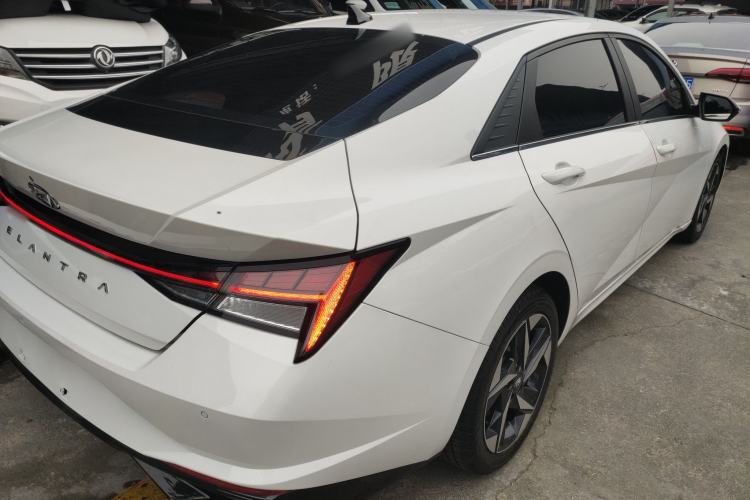 Used Hyundai Elantra 2021 1.5L CVT LUX Prestige Edition Rear Right 45 Deg