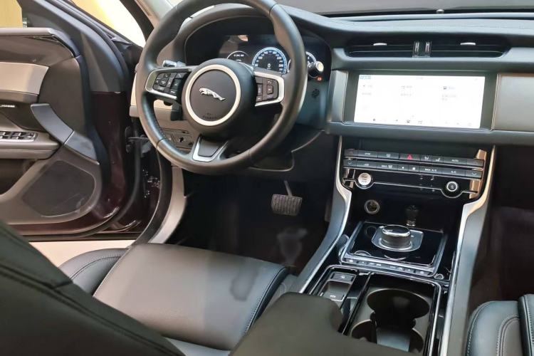 Used Jaguar XFL 2020 XFL 2.0T P200 Two-Wheel-Drive Elite Edition Interior 4