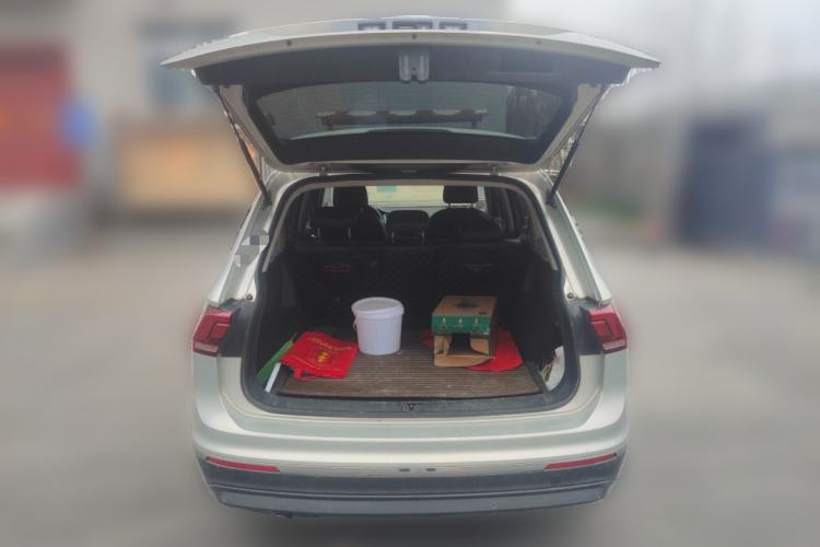 Used Volkswagen Tiguan L 2018 330TSI Automatic Two-Wheel Drive Luxury Edition Trunk