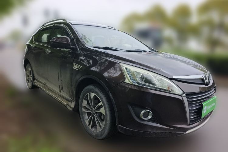 Used Luxgen U6 SUV 2015 1.8T Enhanced Charm Edition Front Right 45 Deg