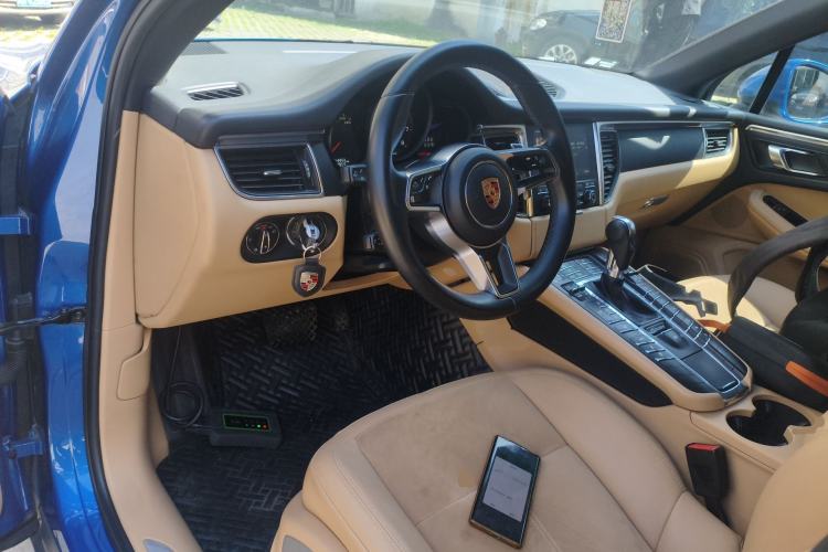 Used Porsche Macan 2017 Macan 2.0T Center Console