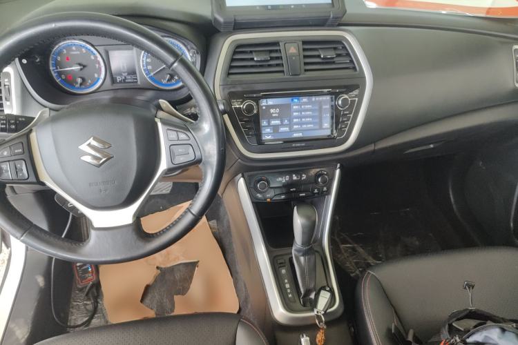 Used Suzuki S-Cross 2015 1.6L CVT Two-Wheel Drive Elite Version Center Console