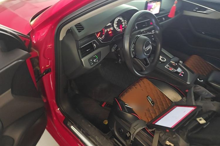 Used Audi A4L 2019 40 TFSI Ambition China VI Driver Seat