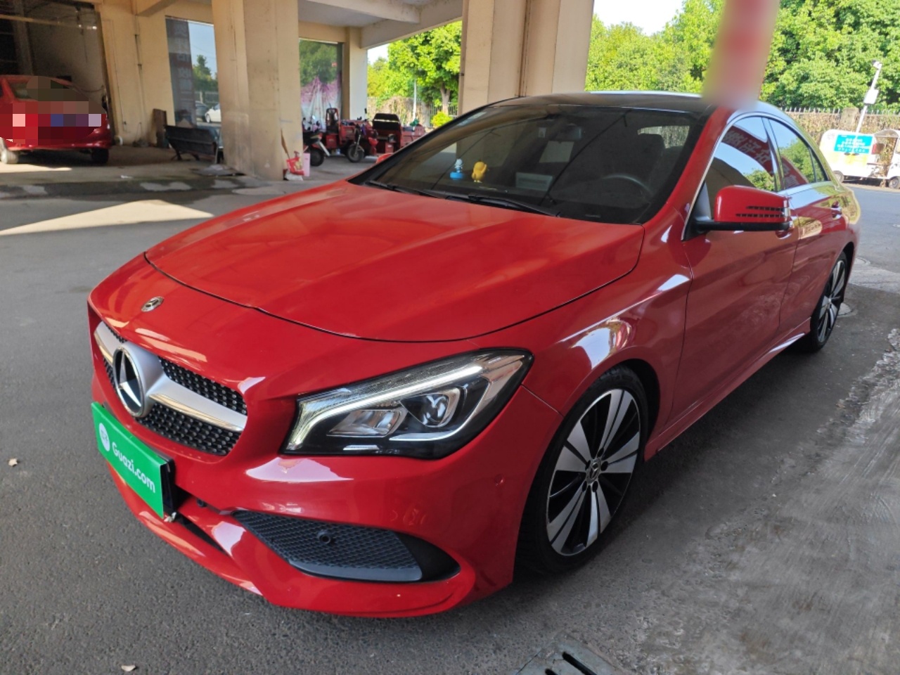 Под передней частью автомобиля