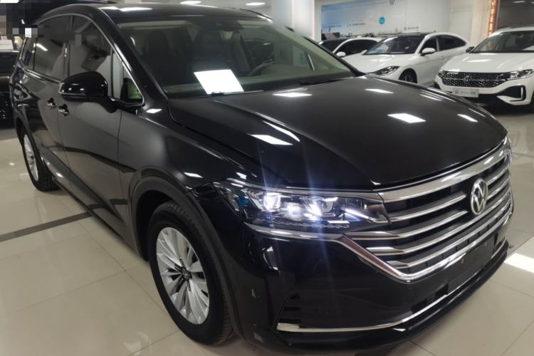 Used Volkswagen Viloran 2024 330TSI Business Edition Front Right 45 Deg
