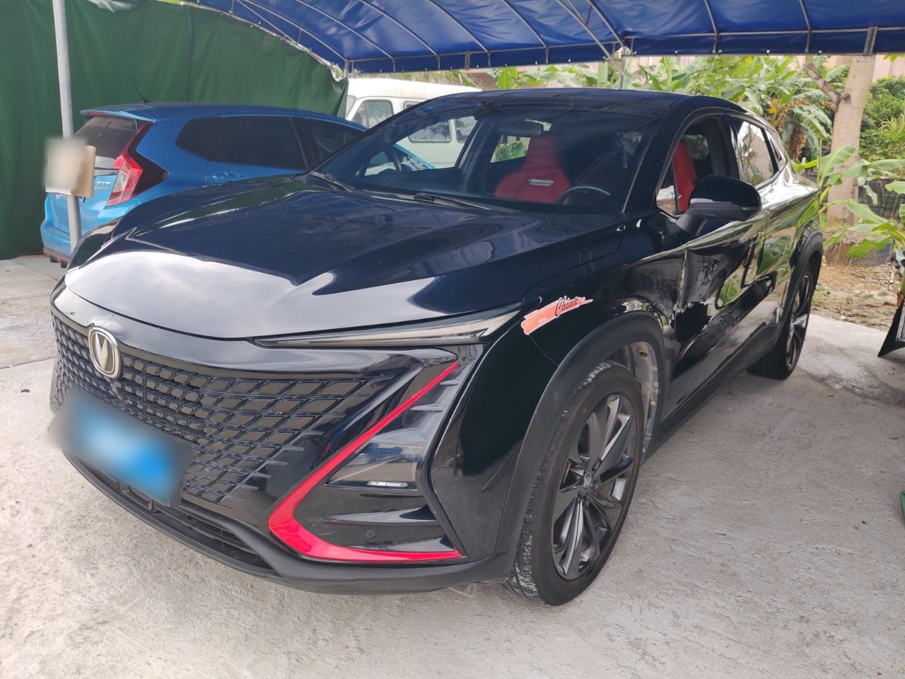 Под передней частью автомобиля