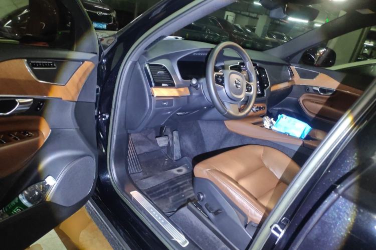 Used Volvo XC90 2023 B6 Zhiyi Luxury Edition 7-Seater
