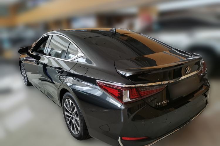 Used Lexus ES 2022 300h Excellence Edition Rear Left 45 Deg
