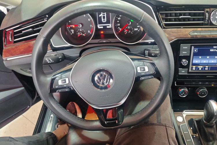 Used Volkswagen Magotan 2019 330TSI DSG Leading Model China VI Standard