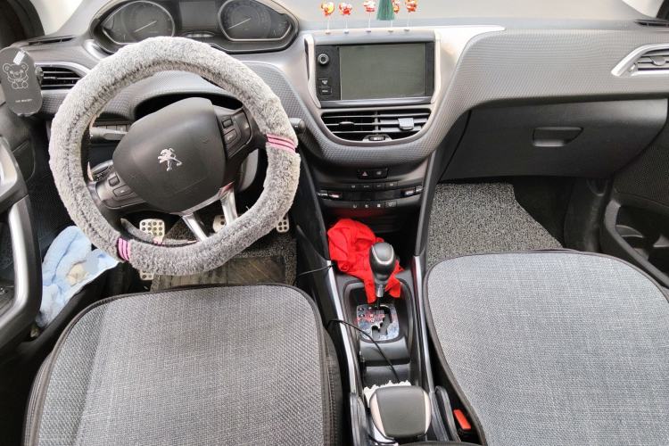 Used Peugeot 2008 2014 1.6L Automatic Navigation Edition Center Console