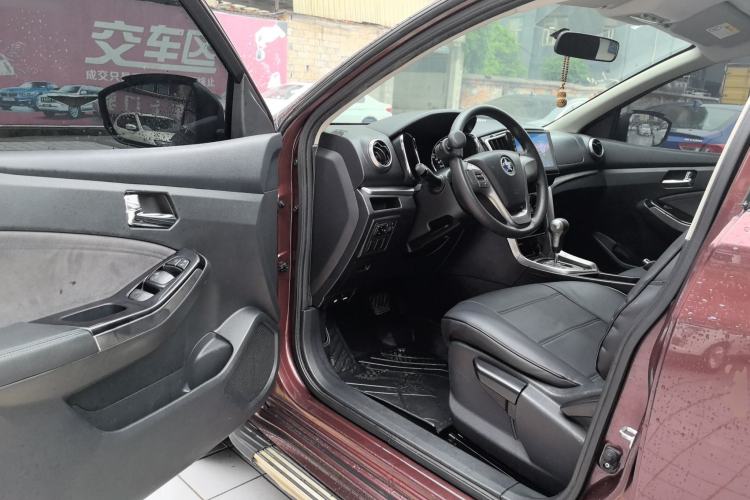 Used Venucia T70 2016 2.0L CVT Smart Choice Edition Driver Seat