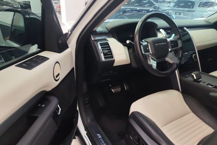 Used Land Rover Discovery 2023 Revised Version 360 PS R-Dynamic S Driver Seat