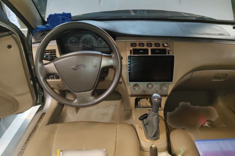 Used Chery Cowin 3 2010 1.5L Manual Comfort Edition Center Console