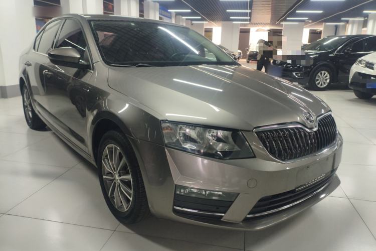 Used Skoda Octavia 2017 Classic Model 1.6L Automatic Comfort Edition Front Right 45 Deg