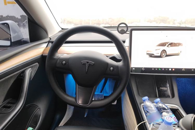 Used Tesla Model Y 2022 Long-Range All-Wheel-Drive Version