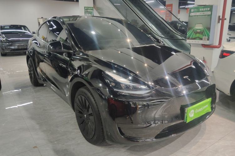 Used Tesla Model Y 2023 Rear-Wheel-Drive Version Front Right 45 Deg