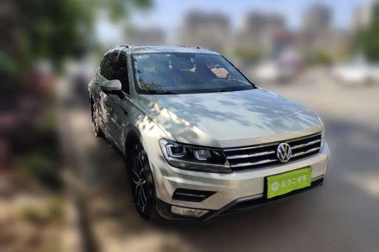 Used Volkswagen Tiguan L 2018 330TSI Automatic Two-Wheel Drive Luxury Edition Front Right 45 Deg