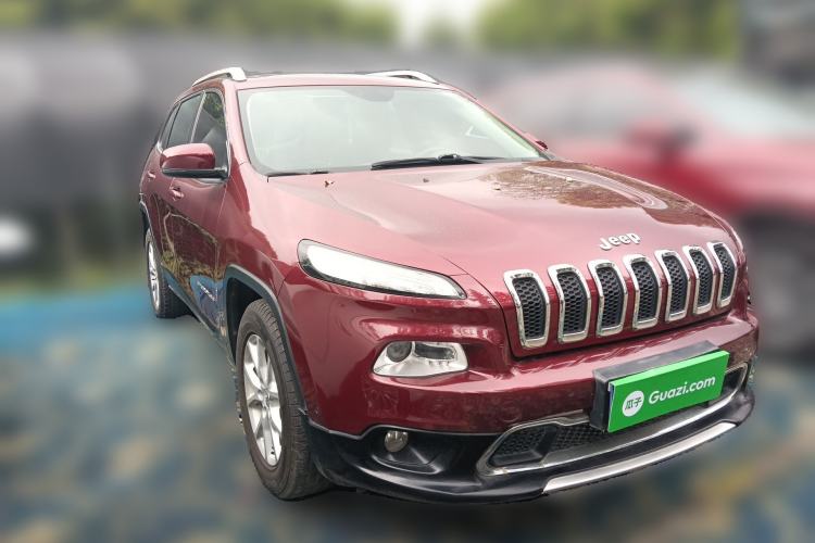 Used Jeep Cherokee 2016 2.4L Professional Smart Version Front Right 45 Deg