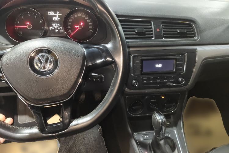 Used Volkswagen Lavida 2015 1.6L Automatic Comfort Edition Center Console