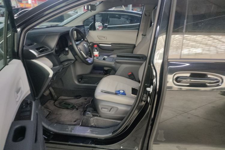 Used Toyota Sienna 2023 2.5L Hybrid Comfort Edition
