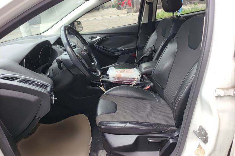 Used Ford Focus 2012 Sedan 1.6L Automatic Fashion Edition
