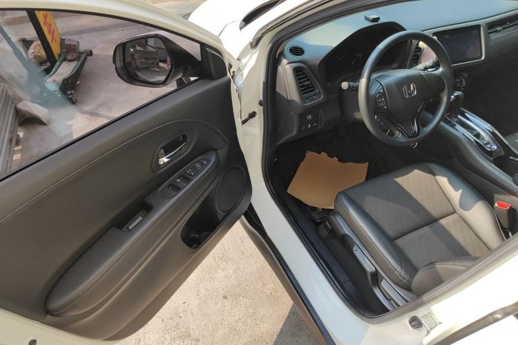 Used Honda Vezel 2020 1.5L CVT Luxury Edition Driver Seat