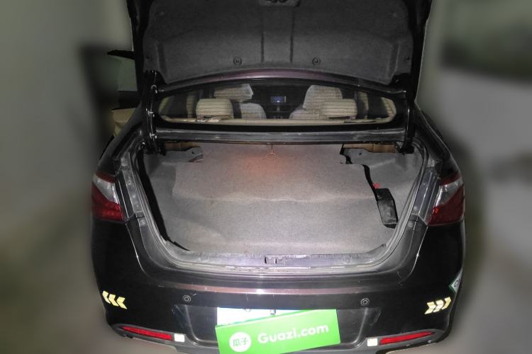 Used Soueast V5 Lingzhi 2013 1.5L Manual Comfort Model CNG Trunk