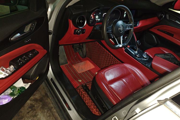 Used Alfa Romeo Stelvio 2017 2.0T 200HP Luxury Edition Driver Seat