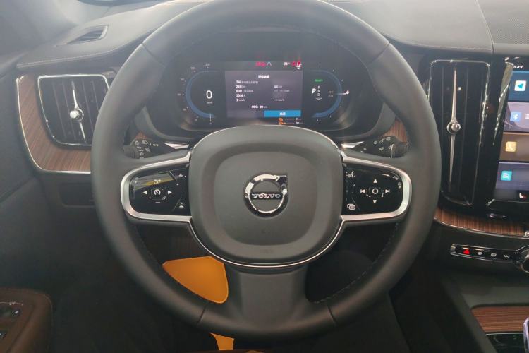 Used Volvo XC60 New Energy 2025 Plug-in Hybrid Long-Range All-Wheel Drive Smart & Luxurious Edition Steering Wheel