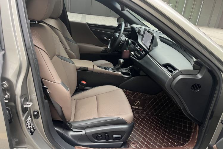 Used Lexus ES 2023 260 Excellence Edition Right Front Seat
