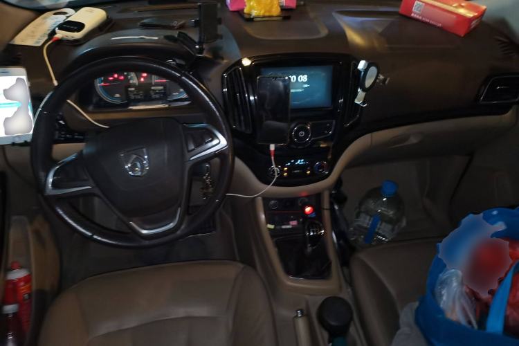 Used Baojun 730 2014 1.5L manual luxury trim 7 seats
