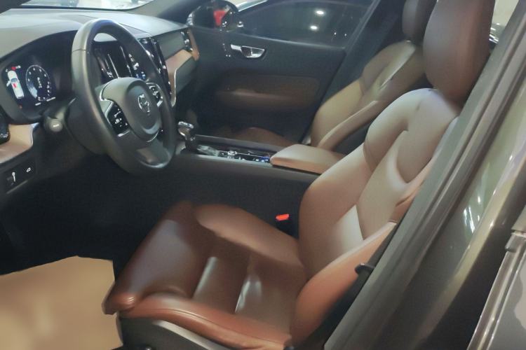 Used Volvo XC60 2021 T5 4x4 Smart Luxury Edition
