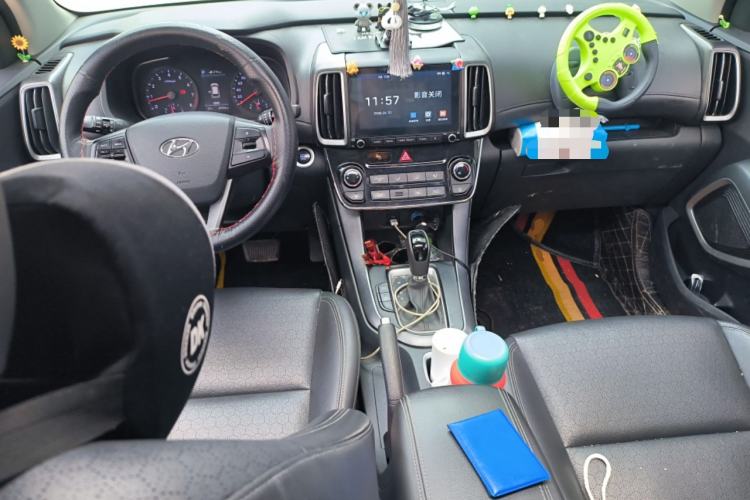 Used Hyundai ix35 2019 2.0L Automatic 2WD Zhiyong·Changxiang Edition China VI Standard Center Console
